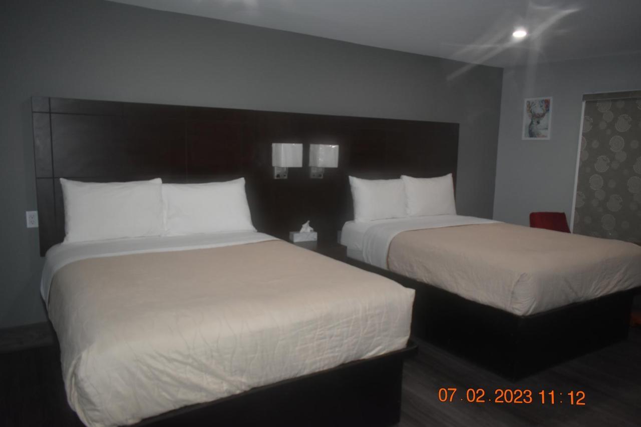 Time Travellers Motel Petawawa Exterior photo