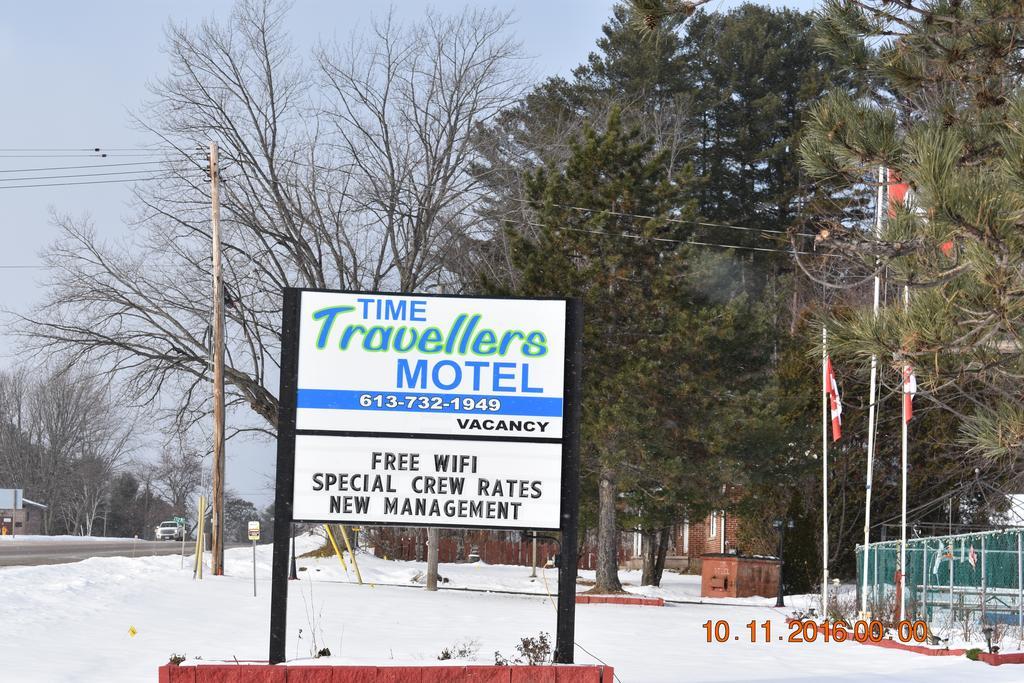 Time Travellers Motel Petawawa Exterior photo